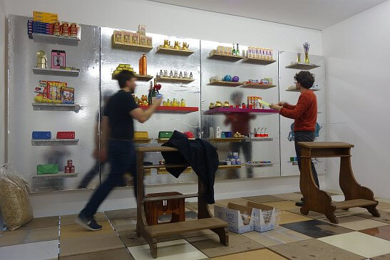 Martin Schepers - Ikonostase - 12.IKONOSTASE IV Das gnadenlose Land, Installationsansicht in der Ausstellung Die Gabe, DG Galerie München, 2015