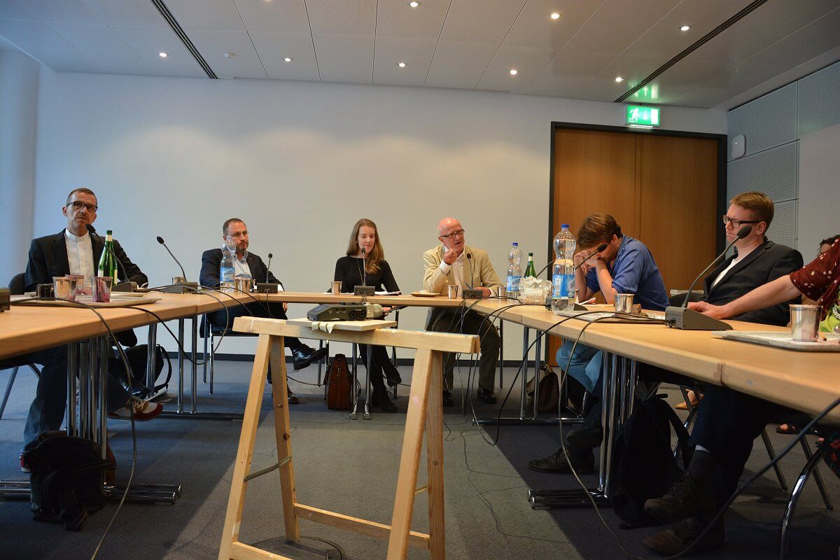 Martin Schepers - Ikonostase - 4.Installationsansicht Ikonostase Rettet die Wirtschaft, BDI Hauptzentrale, Berlin, 2015 