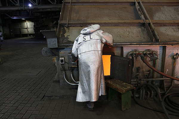 Fotoserie von Arbeitenden in Zhangjiagang / China<br>und im Ruhrgebiet / Deutschland
