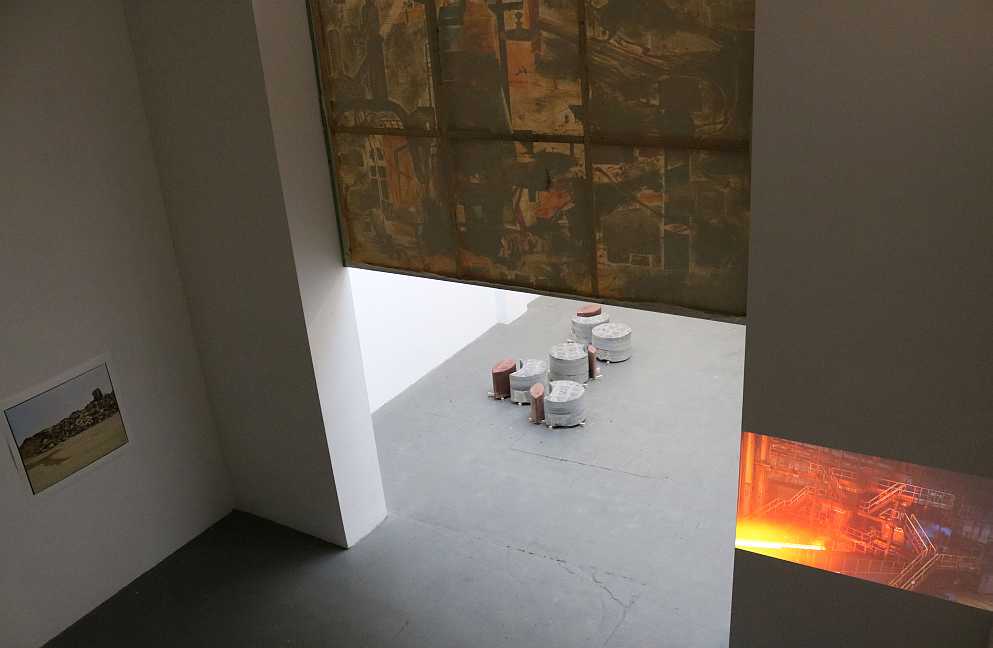 Installationsansicht "Archäologie einer möglichen Zukunft"<br>Meinblau Berlin, 2018, mit Benedikt Terwiel