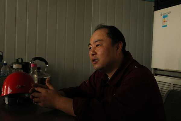 Besuch und Interview mit den<br>Arbeitern des Stahlwerks in Zhangjiagang