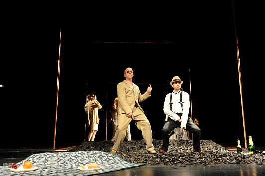 Martin Schepers - Mamma Medea - Mamma Medea, Landestheater StPölten, 2013, Inszenierung Philipp Hauß 